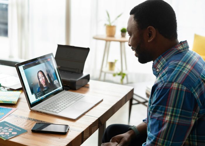 linkedin-sales-solutions-6ie6OjshvWg-unsplash